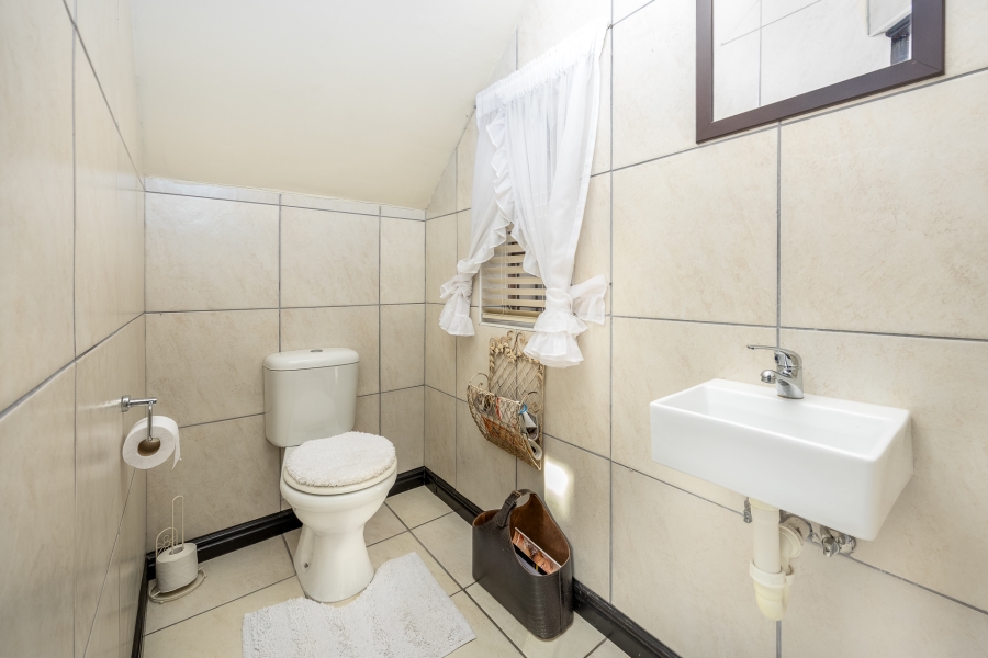 6 Bedroom Property for Sale in Eversdal Western Cape